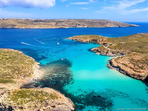 Die Passage der Santa-Maria-Höhlen auf Comino